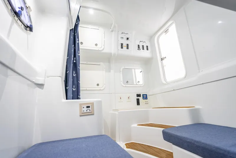 Slide: The Image of Yellowfin 42 2018 - 60