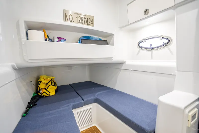 Slide: The Image of Yellowfin 42 2018 - 64