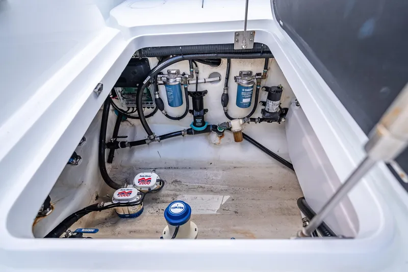 Slide: The Image of Yellowfin 42 2018 - 65