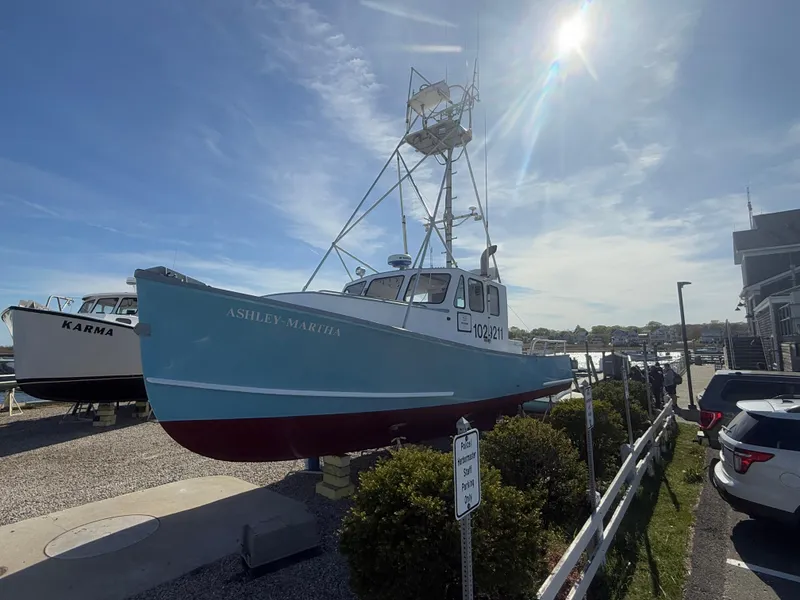 Slide: The Image of Duffy 35 Downeast 1994 - 3