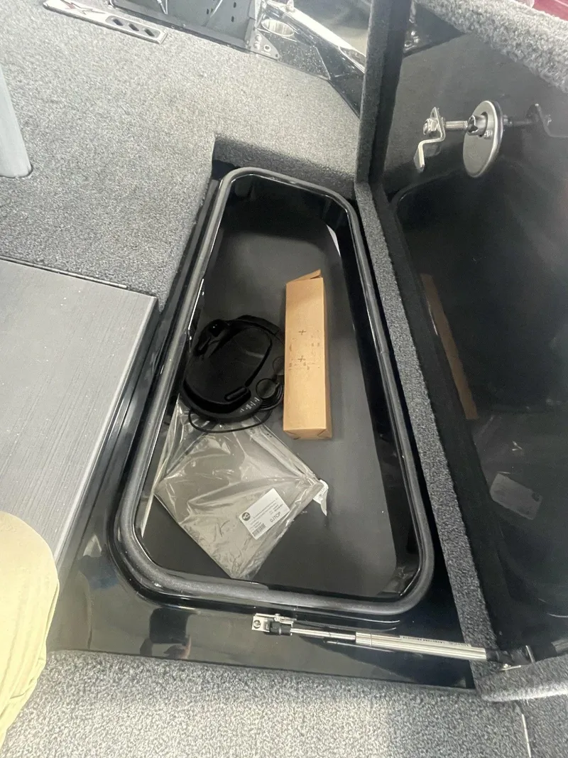 Slide: The Image of Vexus Boats DVX20s 2025 - 13