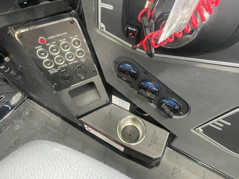 Slide: The Image of Vexus Boats DVX20s 2025 - 20