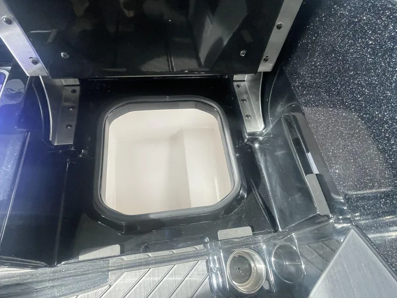 Slide: The Image of Vexus Boats DVX20s 2025 - 25