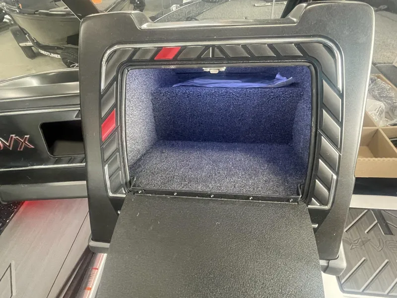 Slide: The Image of Vexus Boats DVX20s 2025 - 32
