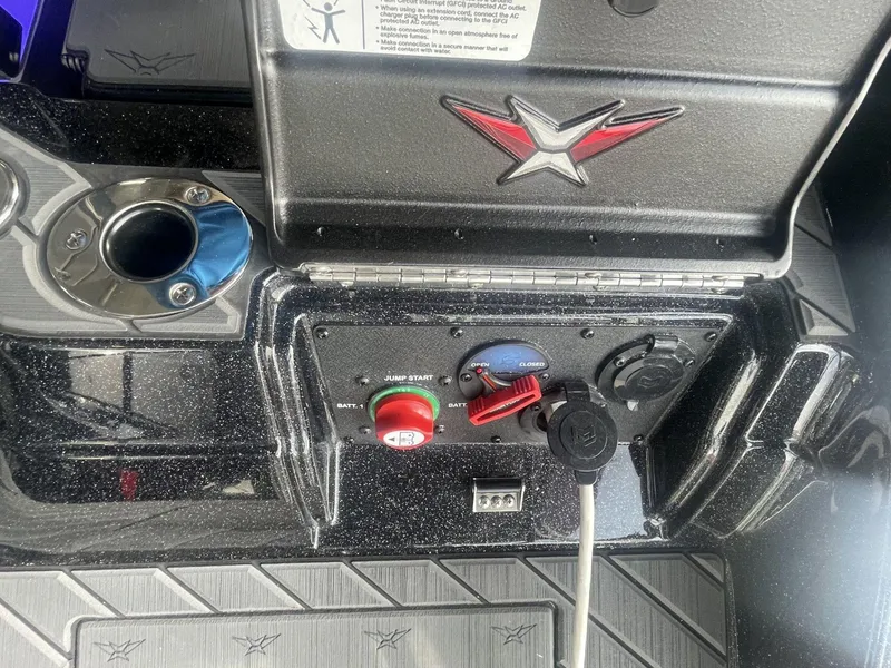 Slide: The Image of Vexus Boats DVX20s 2025 - 33