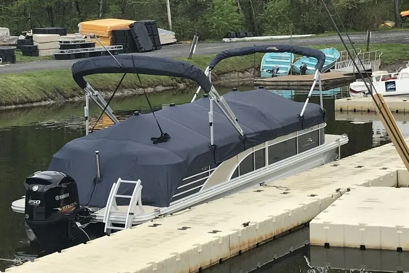 Slide: The Image of 2018 Bennington 23GSRFB pontoon boat docked with cover and Yamaha 250 engine. - 18