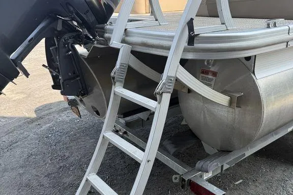 Slide: The Image of Rear view of a 2018 Bennington 23GSRFB pontoon boat with ladder and motor. - 6