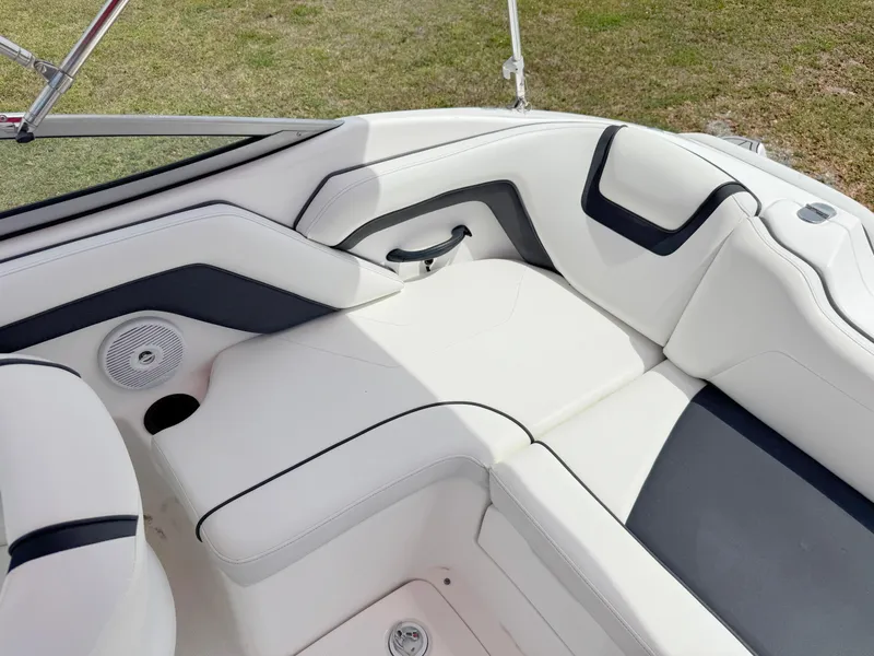 Slide: The Image of 2015 Yamaha Boats SX190 interior with white and black seating, speaker, and handle. - 23
