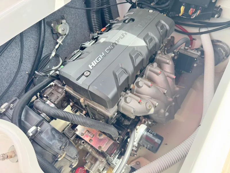 Slide: The Image of Engine of 2015 Yamaha Boats SX190, showcasing high output components and wiring. - 29