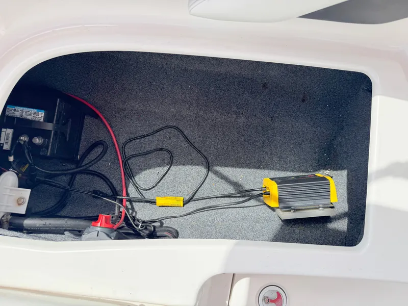 Slide: The Image of 2015 Yamaha SX190 boat battery compartment with wiring and charger. - 31
