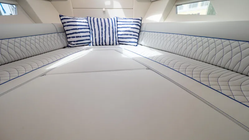 Slide: The Image of Intrepid 345 Valor 2022 - 118