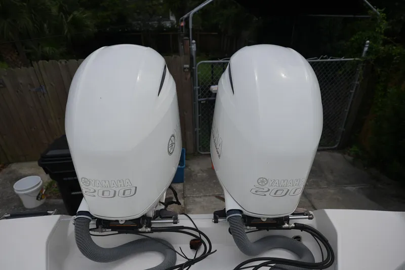Slide: The Image of Twin Yamaha 200 outboard engines on a 2017 Everglades 255 boat. - 9