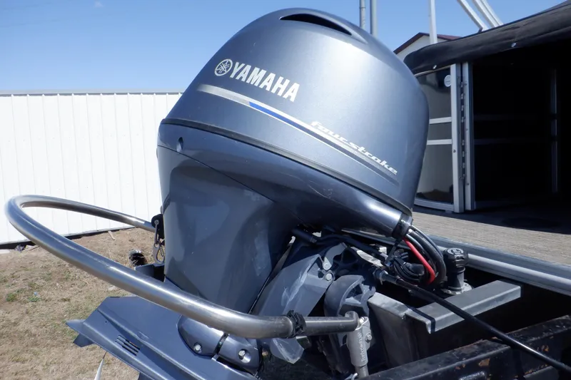 Slide: The Image of Yamaha outboard motor on 2021 Sylvan Mirage 820 LZ boat, side view. - 46