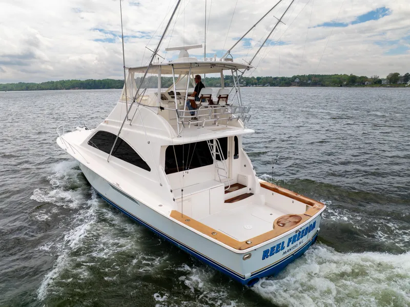 Slide: The Image of 2004 Ocean Yachts 50 Super Sport cruising on open water. - 9