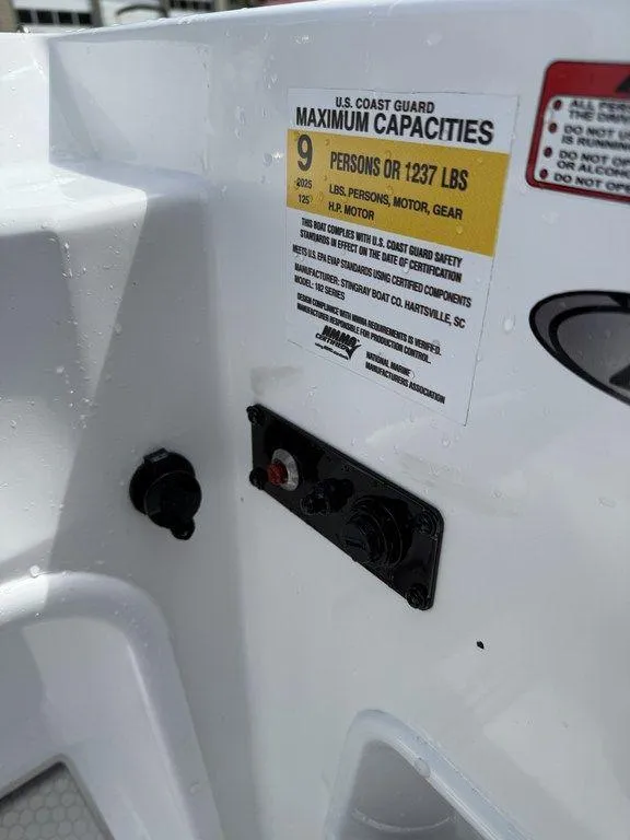 Slide: The Image of 2025 Stingray 182SC boat capacity label, showing maximum of 9 persons or 1237 lbs. - 8