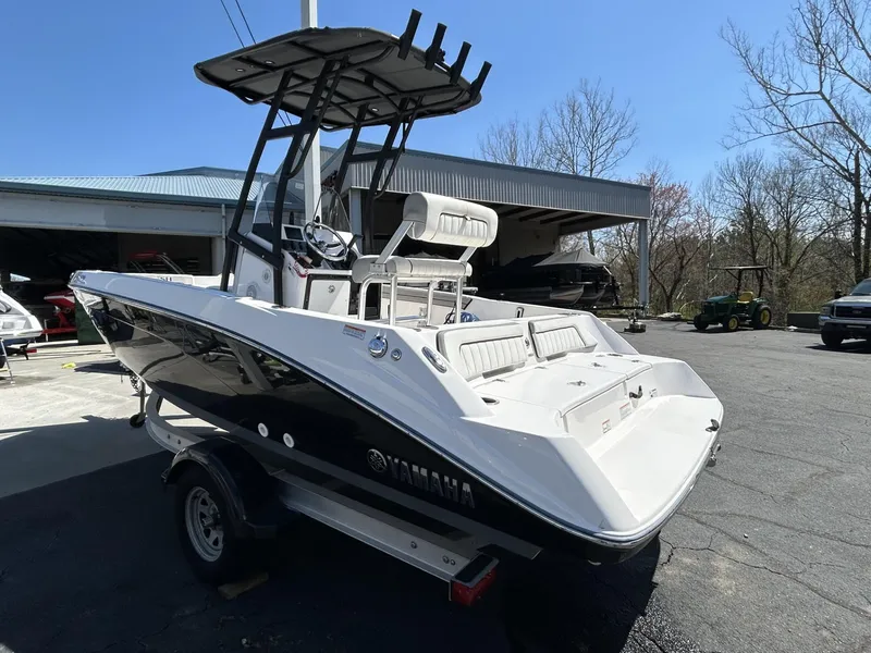 Slide: The Image of 2021 Yamaha Boats 195 FSH Sport on trailer, parked outdoors. - 2