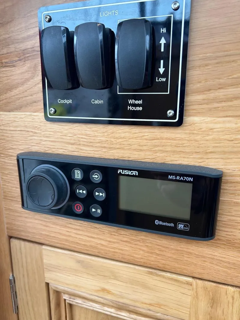 Slide: The Image of Stereo and Lights - 35