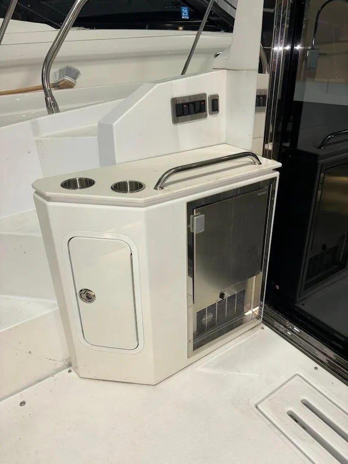 Slide: The Image of 2020 Cruisers Yachts 42 Cantius 5 - 5