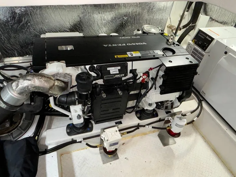 Slide: The Image of 2020 Cruisers Yachts 42 Cantius 9 - 9