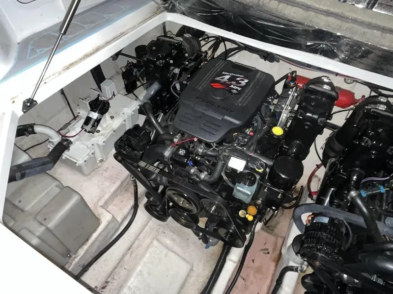 Slide: The Image of 2006 Sea Ray 280 Sundancer 18 - 18