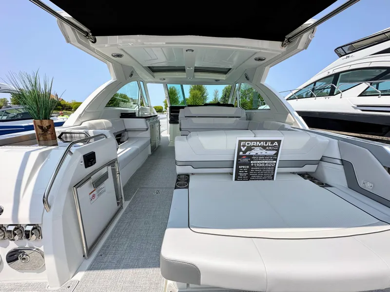 Slide: The Image of 2023 Formula Boats 380 Super Sport Crossover 4 - 4