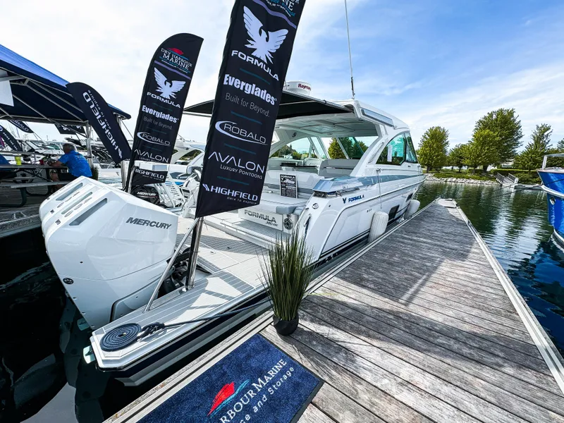 Slide: The Image of 2023 Formula Boats 380 Super Sport Crossover 9 - 9