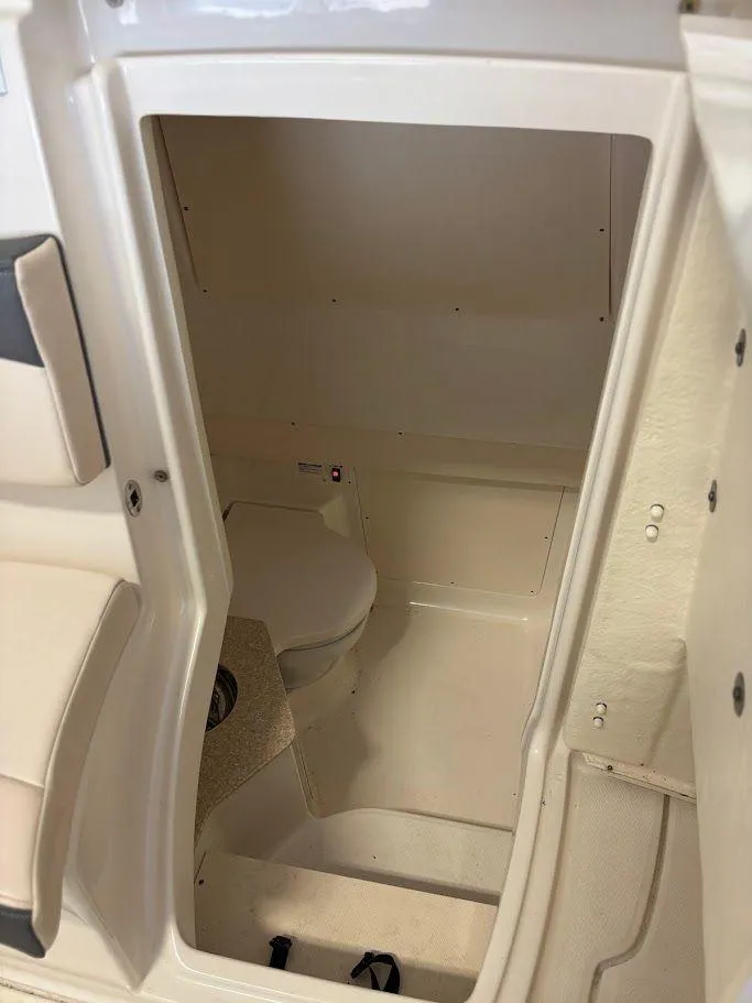 Slide: The Image of 2017 Robalo R302 20 - 20