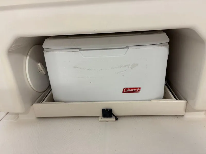 Slide: The Image of 2017 Robalo R302 30 - 30