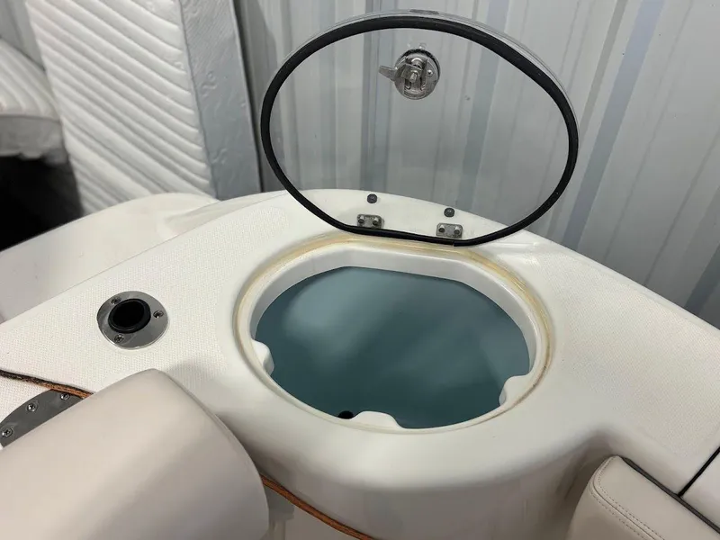 Slide: The Image of 2017 Robalo R302 7 - 7