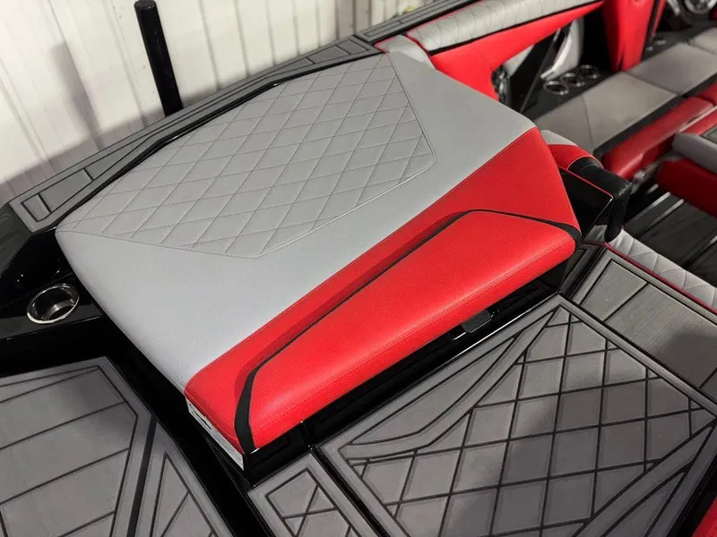 Slide: The Image of 2018 Tige RZX3 10 - 10