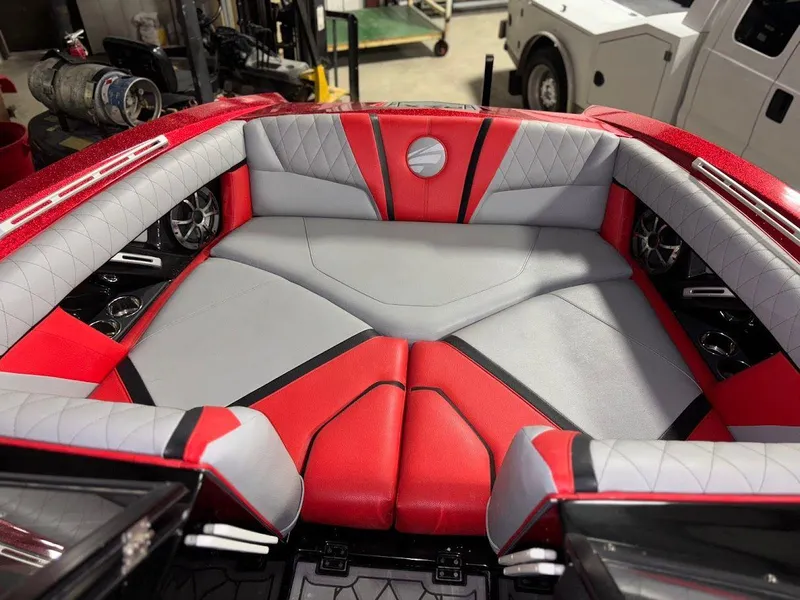 Slide: The Image of 2018 Tige RZX3 24 - 24