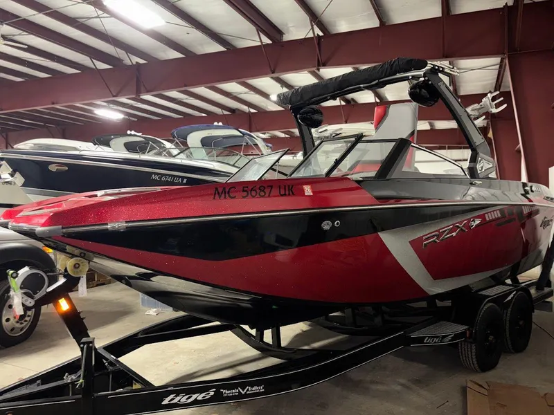 Slide: The Image of 2018 Tige RZX3 4 - 4