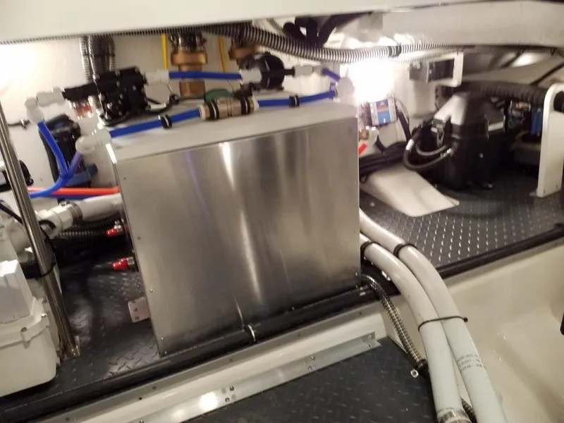 Slide: The Image of 2019 Formula 430 Super Sport Crossover 10 - 10