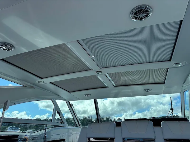 Slide: The Image of 2019 Formula 430 Super Sport Crossover 14 - 14