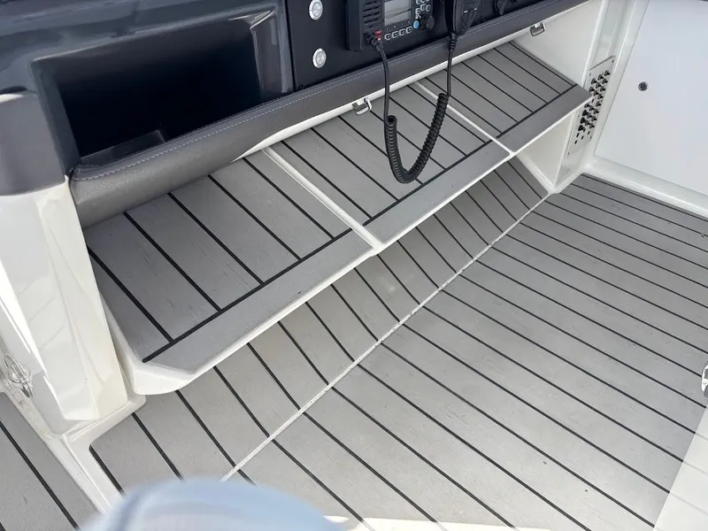 Slide: The Image of 2019 Formula 430 Super Sport Crossover 18 - 18