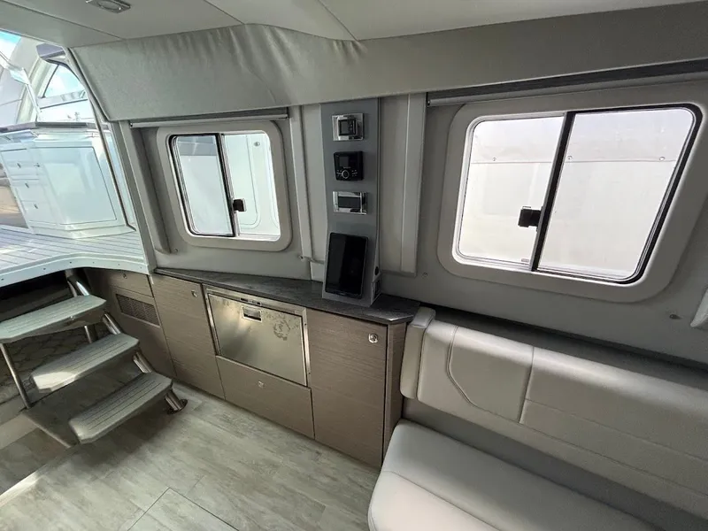 Slide: The Image of 2019 Formula 430 Super Sport Crossover 25 - 25