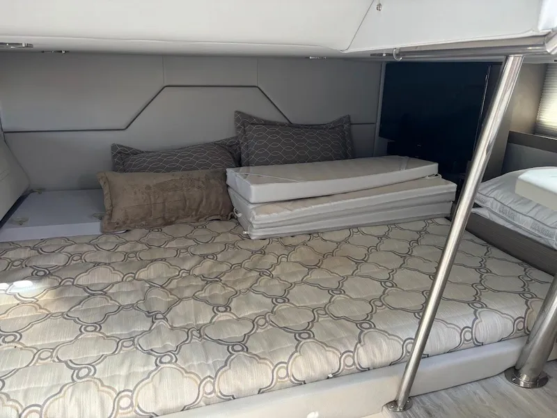 Slide: The Image of 2019 Formula 430 Super Sport Crossover 27 - 27