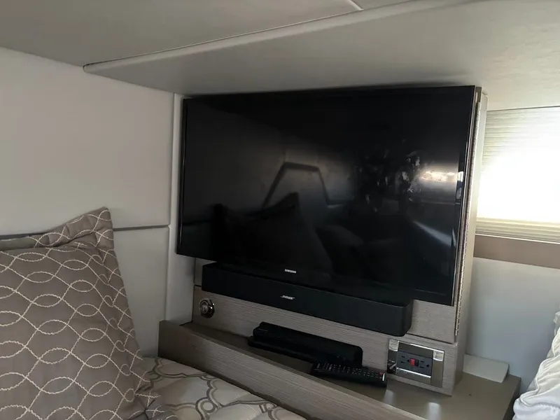 Slide: The Image of 2019 Formula 430 Super Sport Crossover 28 - 28