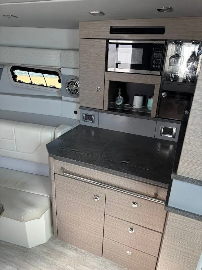 Slide: The Image of 2019 Formula 430 Super Sport Crossover 30 - 30