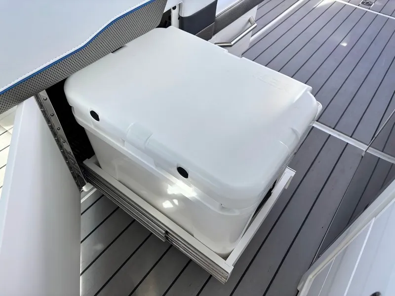 Slide: The Image of 2019 Formula 430 Super Sport Crossover 7 - 7