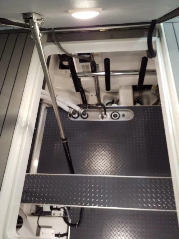 Slide: The Image of 2019 Formula 430 Super Sport Crossover 9 - 9