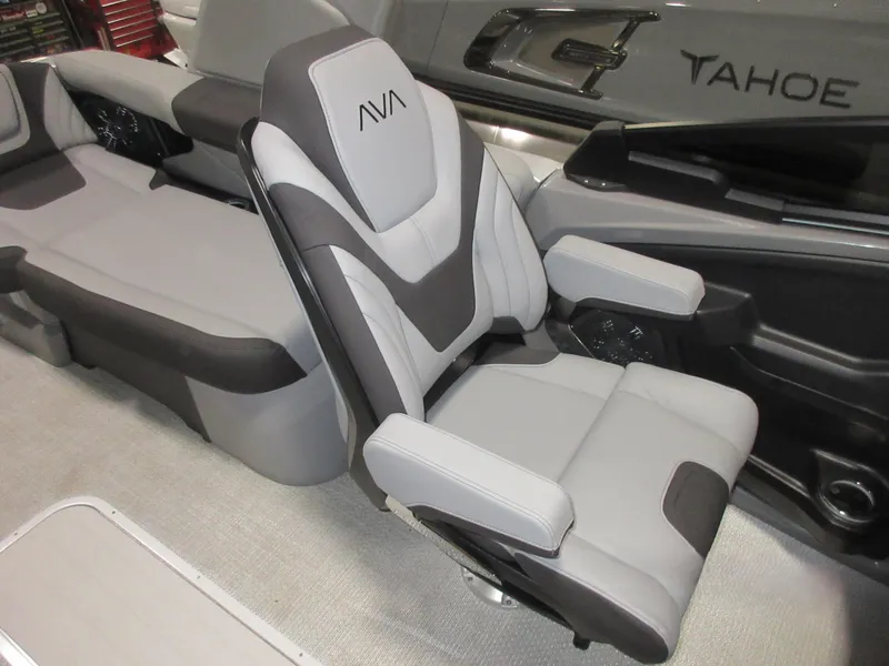 Slide: The Image of 2025 Avalon Excalibur Quad Lounge Windshield 2785 17 - 17