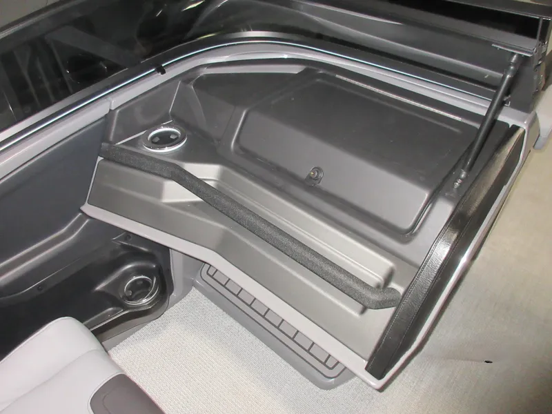 Slide: The Image of 2025 Avalon Excalibur Quad Lounge Windshield 2785 19 - 19