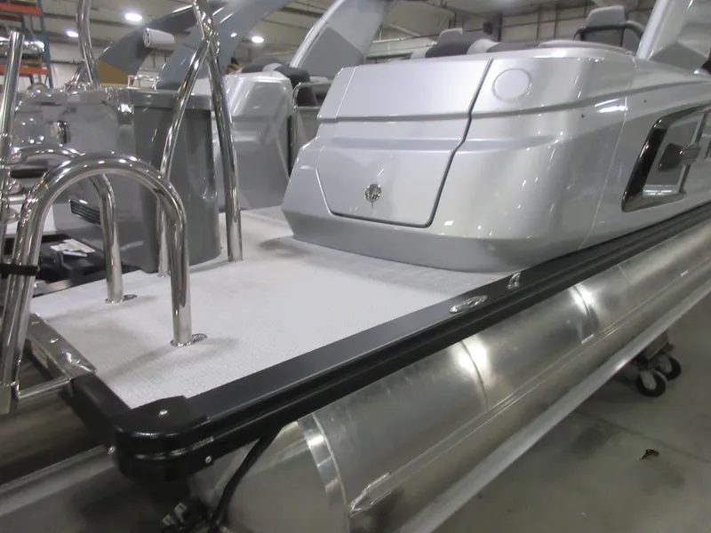 Slide: The Image of 2025 Avalon Excalibur Quad Lounge Windshield 2785 9 - 9