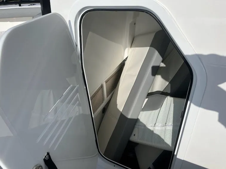 Slide: The Image of 2023 Everglades 253 Center Console 10 - 10