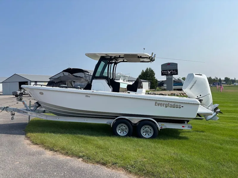 Slide: The Image of 2023 Everglades 253 Center Console 4 - 4