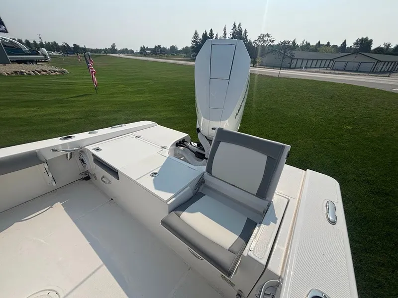 Slide: The Image of 2023 Everglades 253 Center Console 6 - 6