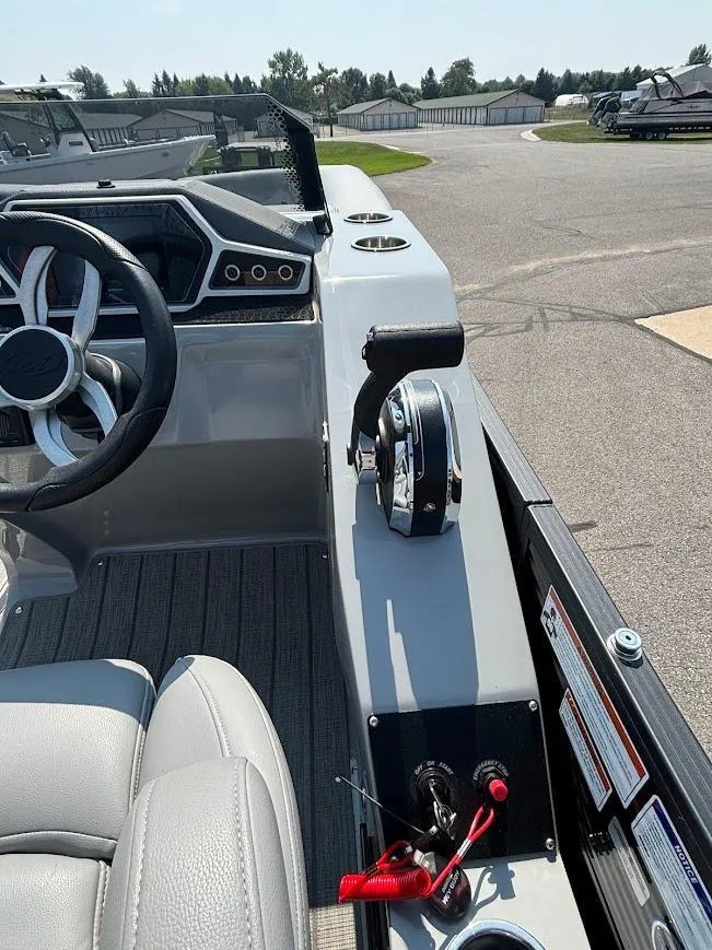 Slide: The Image of 2022 Manitou 25 SES SHP 18 - 18