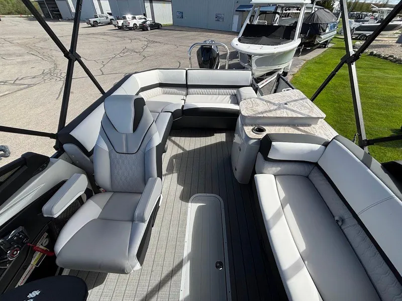 Slide: The Image of 2025 Avalon Catalina Platinum Elite Windshield 2585 11 - 11