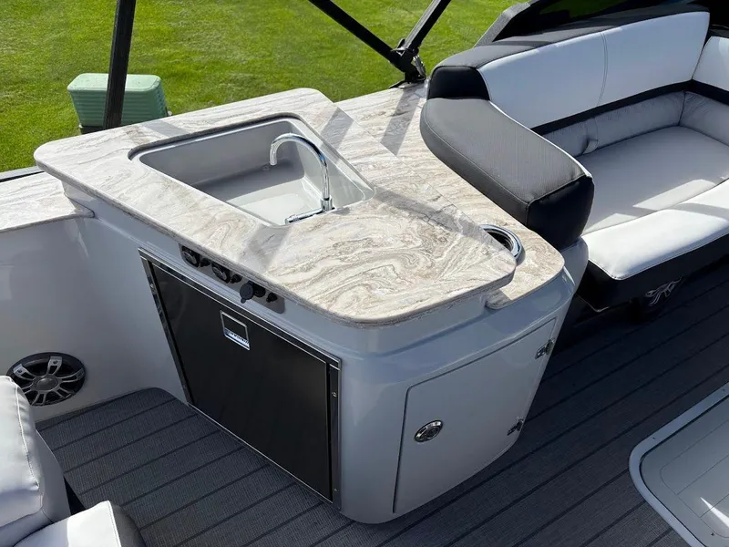 Slide: The Image of 2025 Avalon Catalina Platinum Elite Windshield 2585 6 - 6